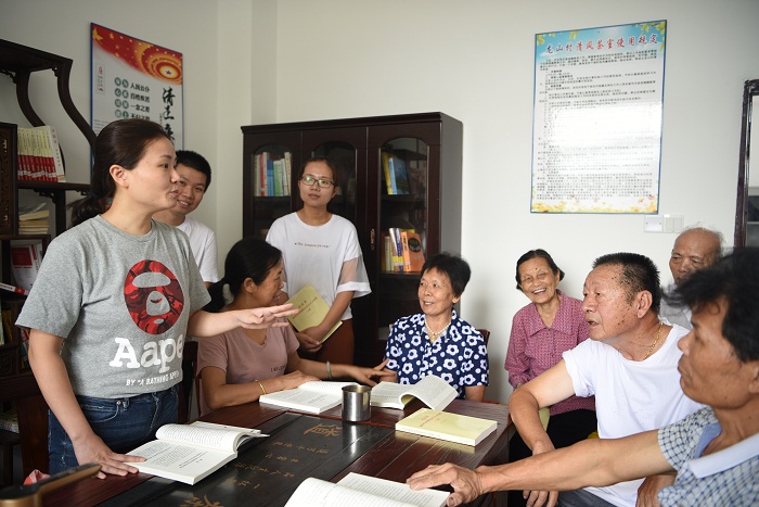 荔城：茶话室里学风浓