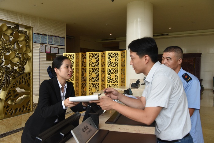 荔城：加强督查纠“四风”