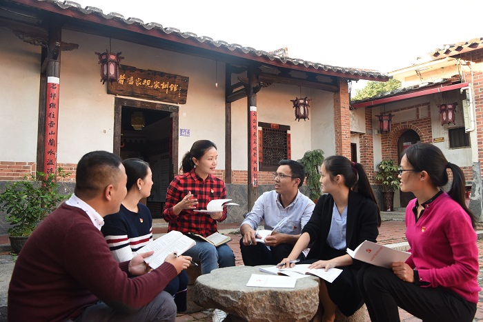 荔城：学《条例》 话家风