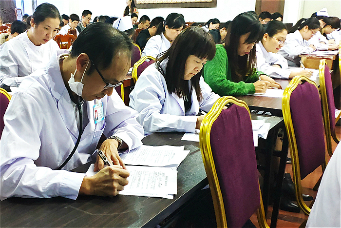 城厢：开展健康扶贫政策知识测试