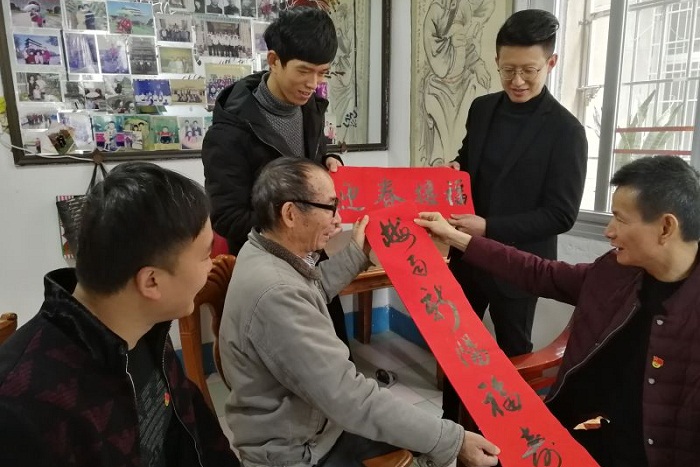 荔城：春联送上门 清风进万家