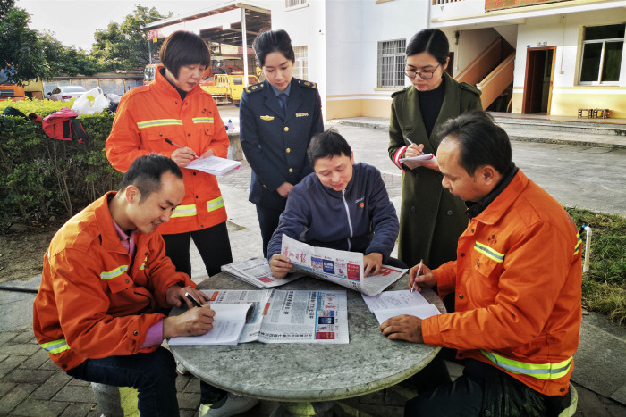 驻市财政局纪检组：将全会精神传递到基层一线