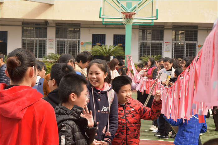城厢：开学送廉礼　清风润童心