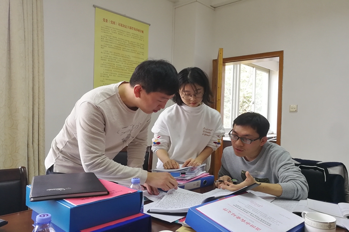 驻市市场监管局纪检组：注重检查实效 压实主体责任