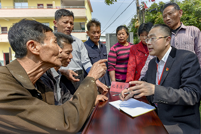 仙游：广泛收集问题线索　严惩涉黑涉恶腐败