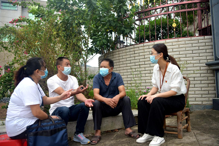 荔城：深入一线为群众排忧解难